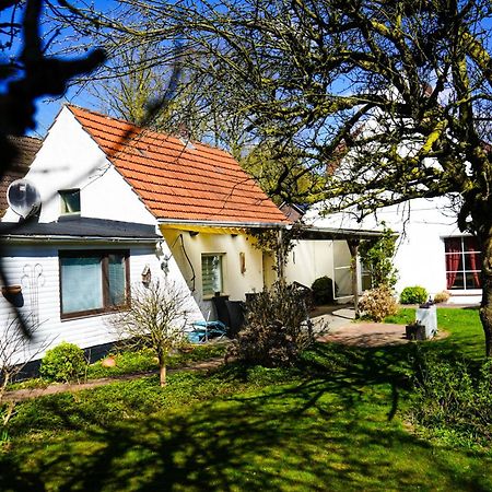 Gemuetliches Haus Mit Grossem Traumhaften Garten Brema Exterior foto